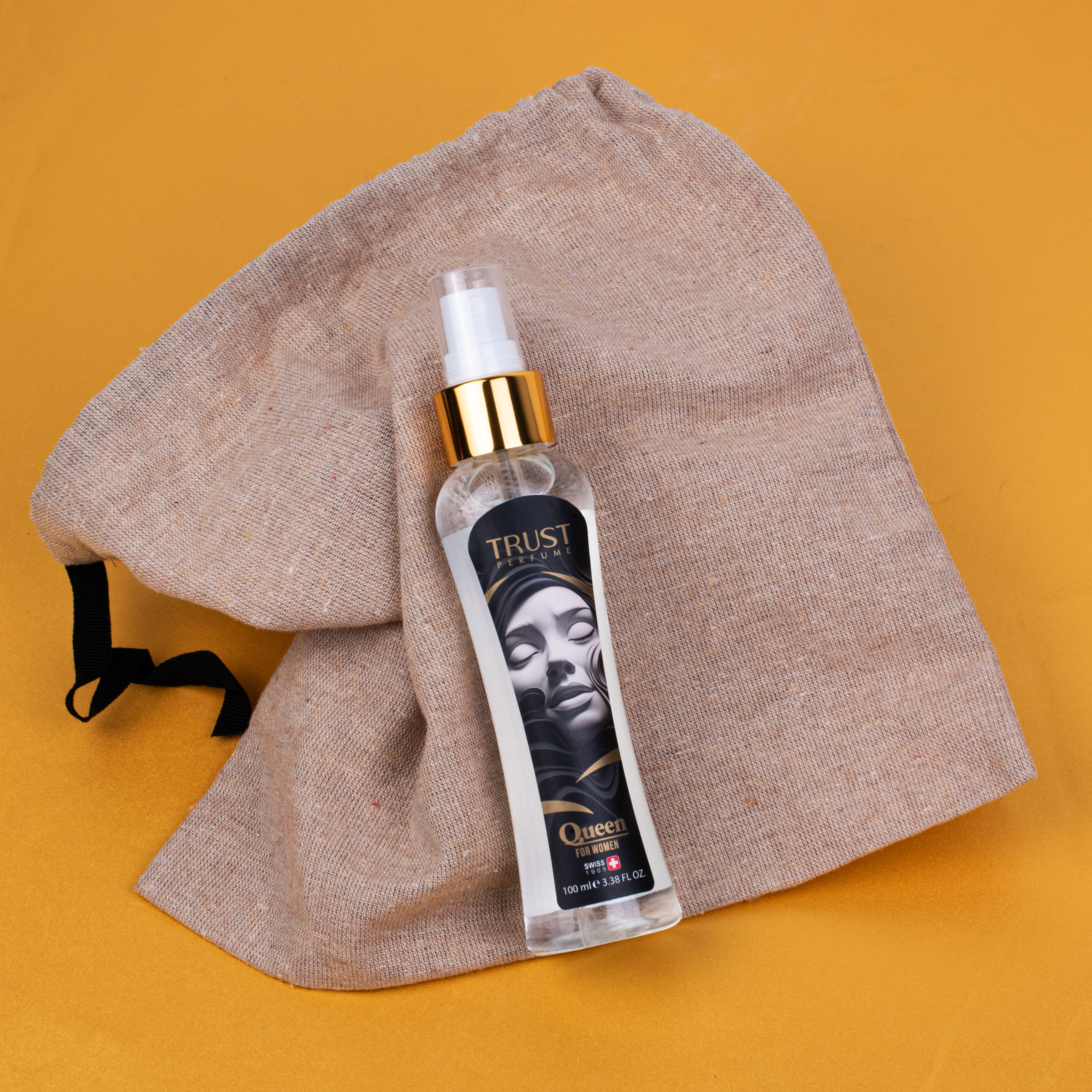 بادی میست زنانه تراست مدل Queen با حجم 100 میل اسانس: مشابه عطر Halloween Kiss Sexy گروه بویایی: گلی، تازگی، میوه ای، مرکباتی