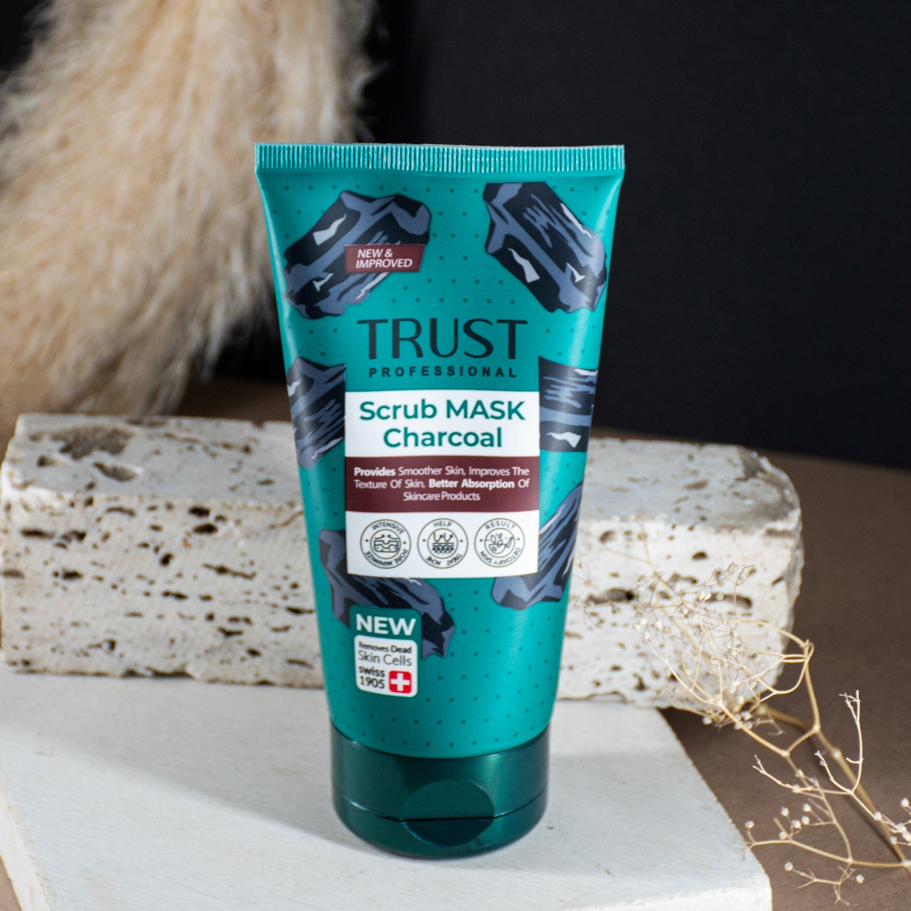 ویژگی‌ها: - حاوی زغال به عنوان ترکیب فعال - پاکسازی و سم‌زدایی پوست - کوچک‌کننده منافذ پوست - رفع آکنه و بهبود عوارض ناشی از آن